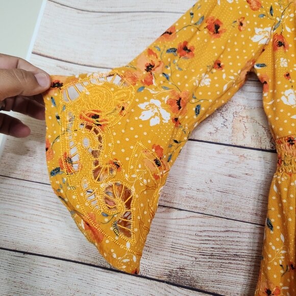 Idyllwind by Miranda Lambert Floral Flare Sleeve Blouse Size XS/TP Button Front - Picture 4 of 16